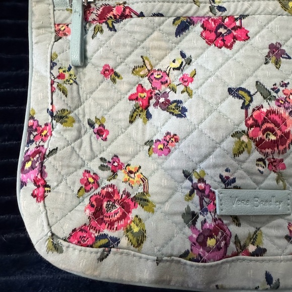 Vera Bradley Triple Zip Hipster Crossbody – English Rose Floral 🌹🏵️💐 - Picture 2 of 8
